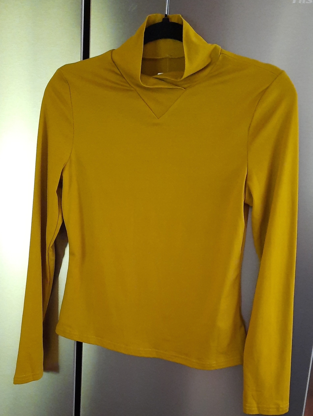 Women's Mustard Long-Sleeve Mock Neck Top Size M